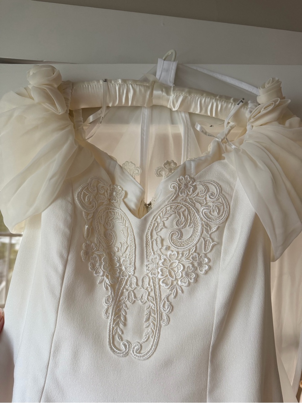 Vintage Off-Shoulder Ivory Bridal Gown with Draped Bow Back - Picture 10 of 16